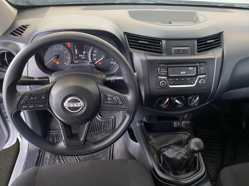 Nissan Comerciales NP300 2 pts. Pick-Up, Cab. Sencilla, TM6, a/ac. 2024